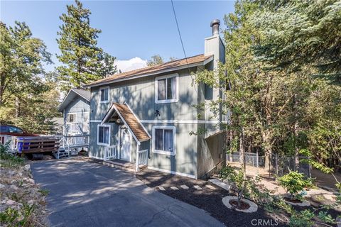 Photo of 1187 Scenic Way, Rimforest, CA 92378 (MLS # HD25189692)