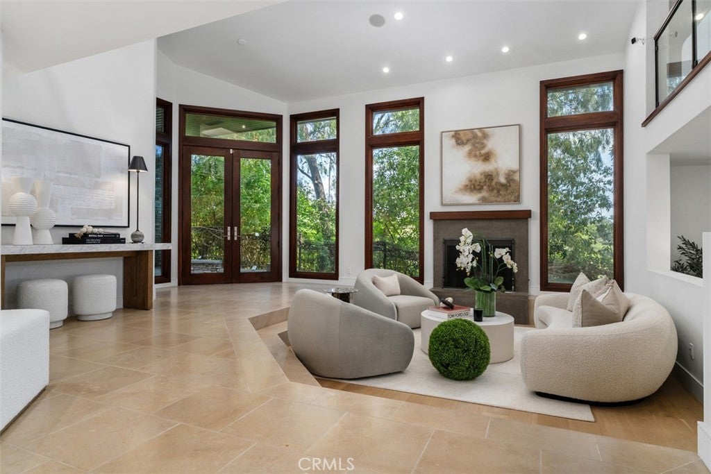 2907 Cliff Drive
