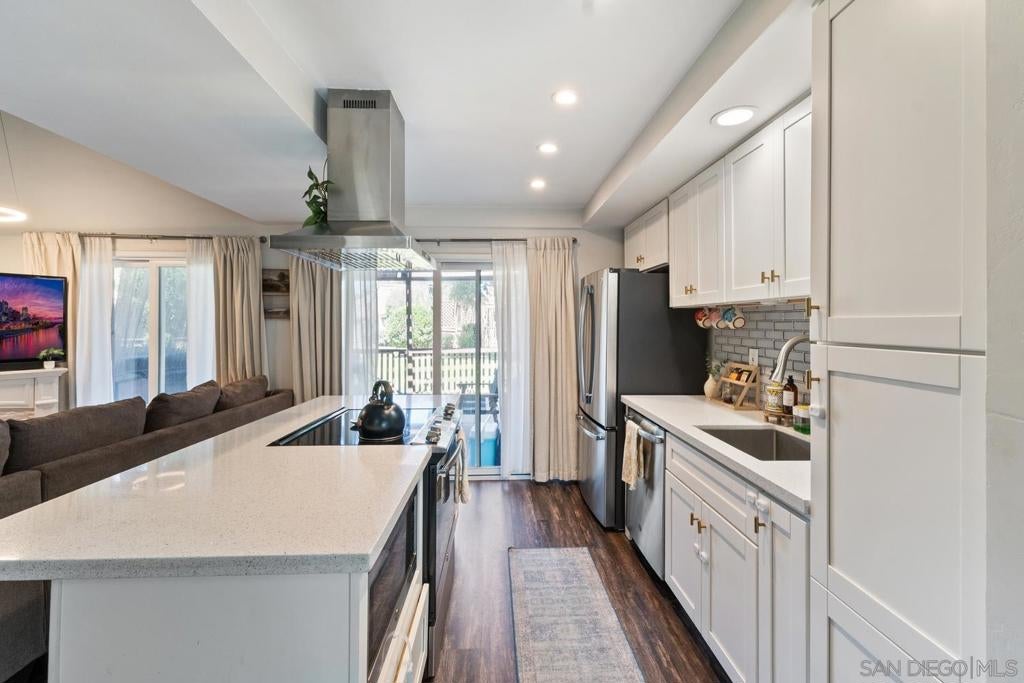 23952 Green Haven