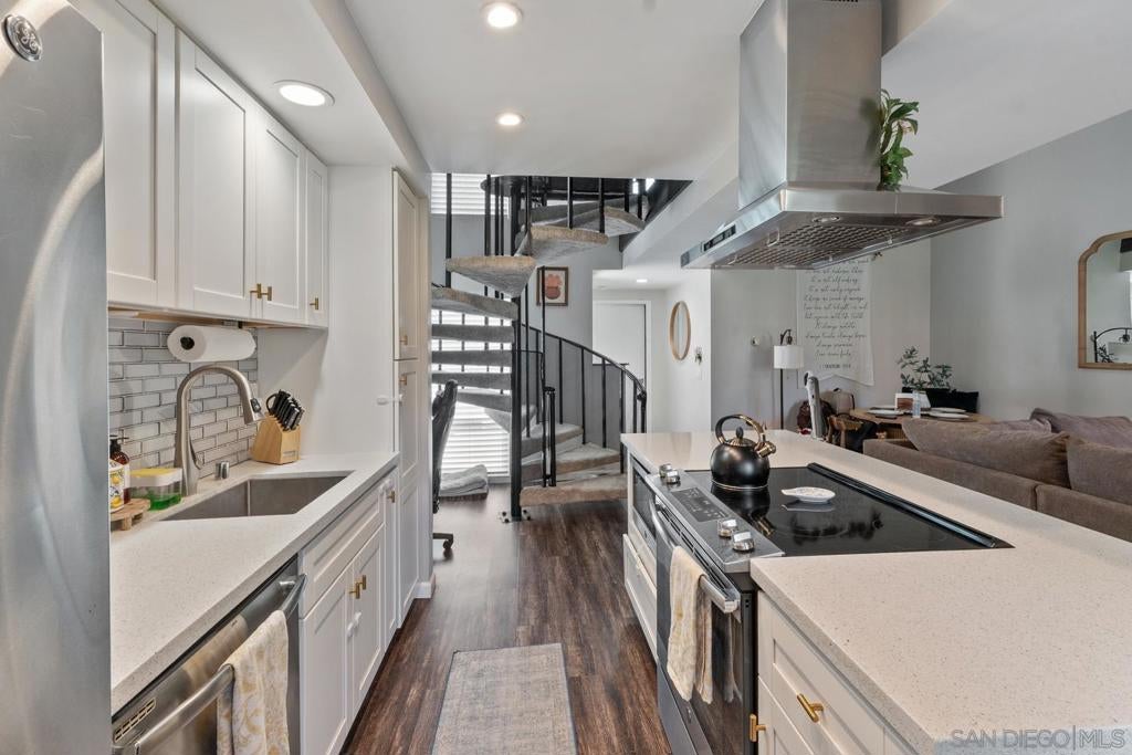 23952 Green Haven