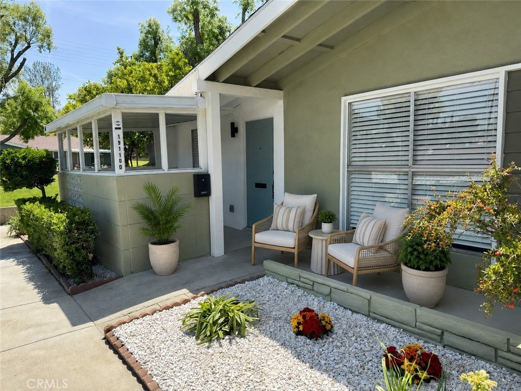 19110 Avenue Of The Oaks