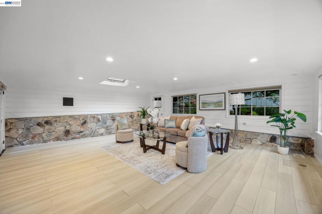 2976 Joaquin Miller Rd Rd, Oakland CA 94602