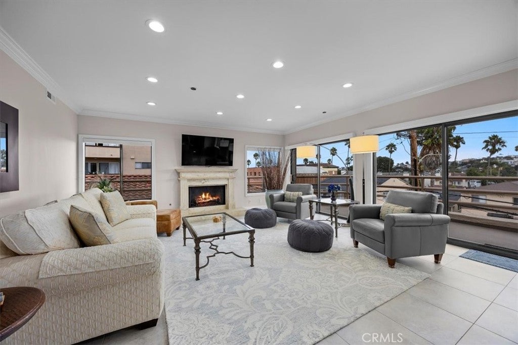 512 Esplanade 303