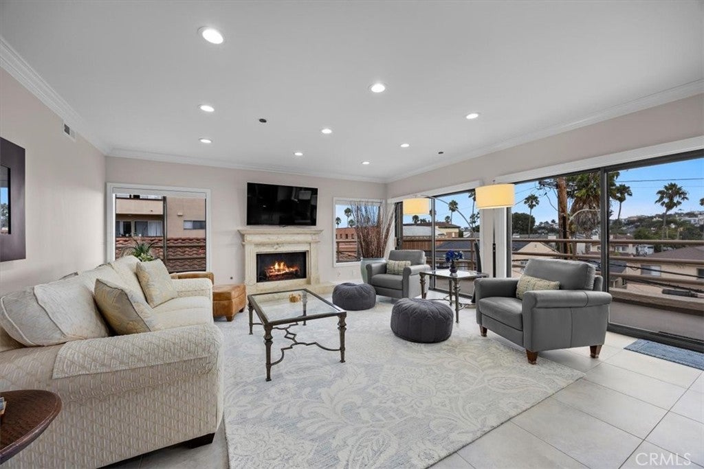 512 Esplanade 303