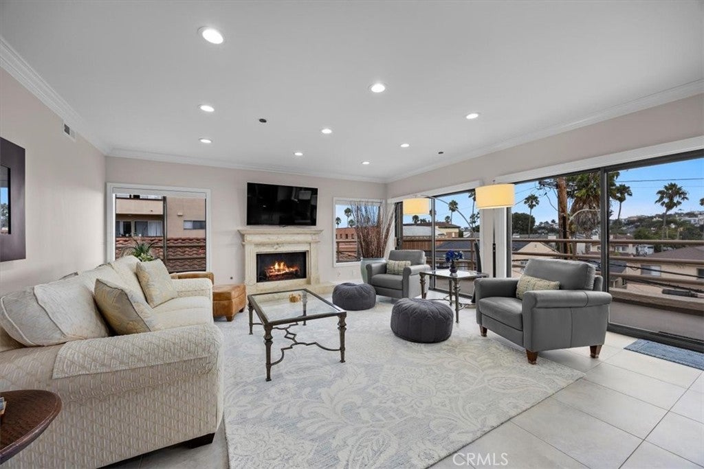 512 Esplanade 303