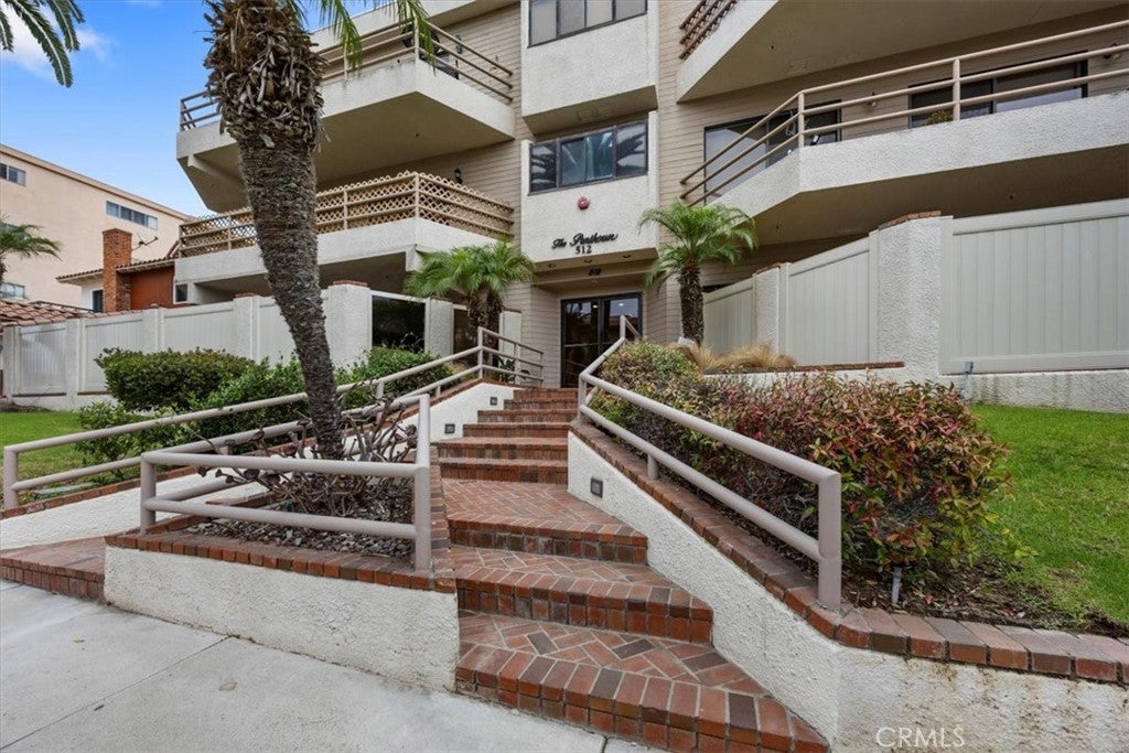 512 Esplanade 303