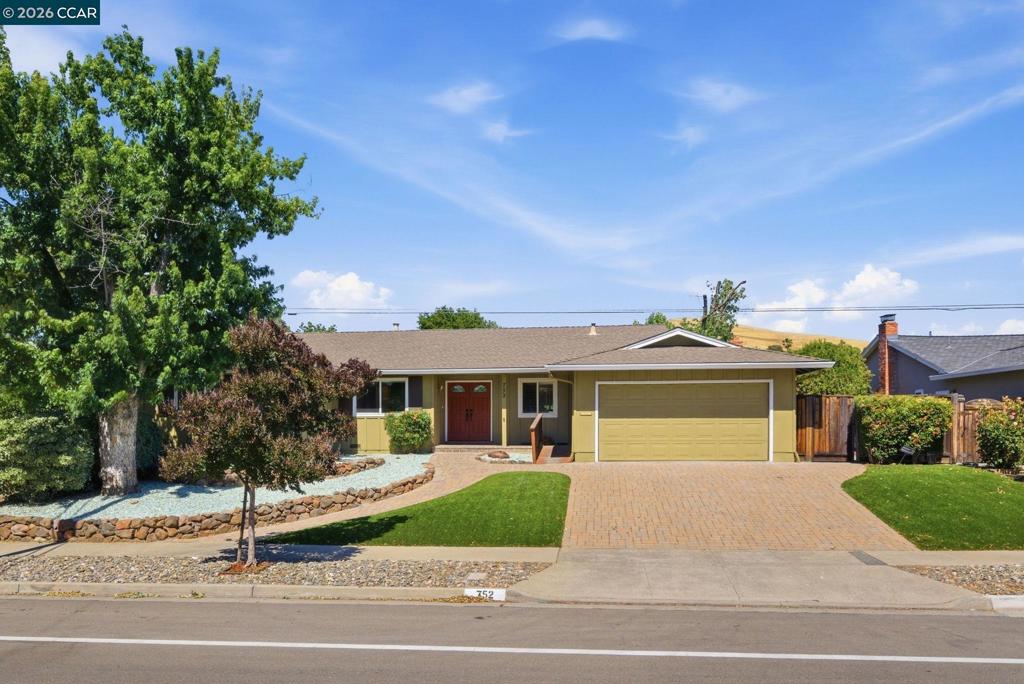 752 Citrus Ave