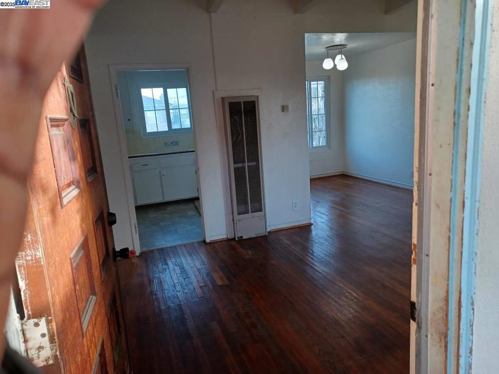 N OAKLAND - Residential Lease