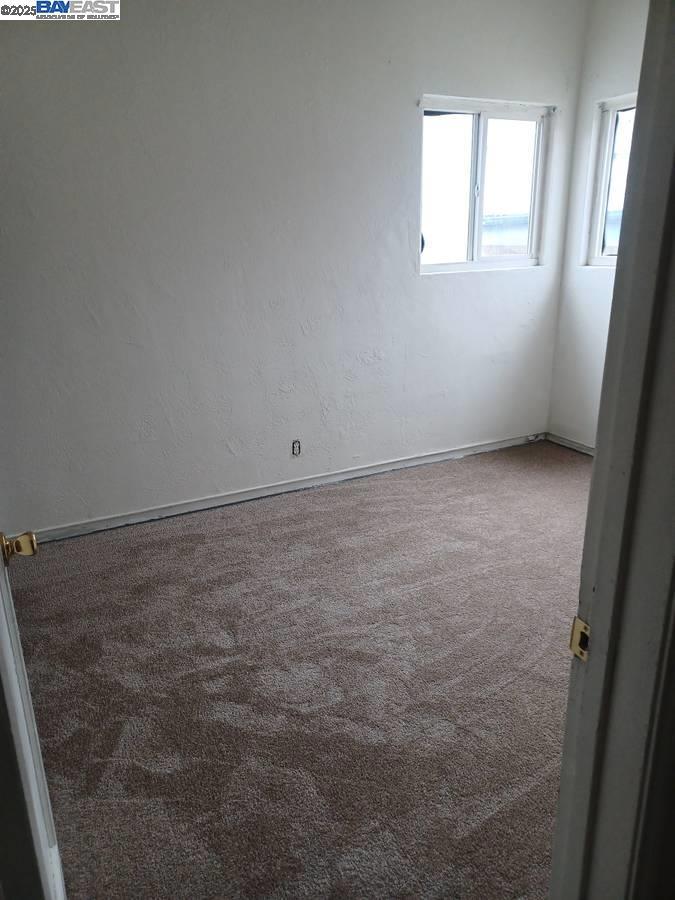 N OAKLAND - Residential Lease