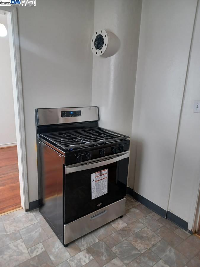 N OAKLAND - Residential Lease
