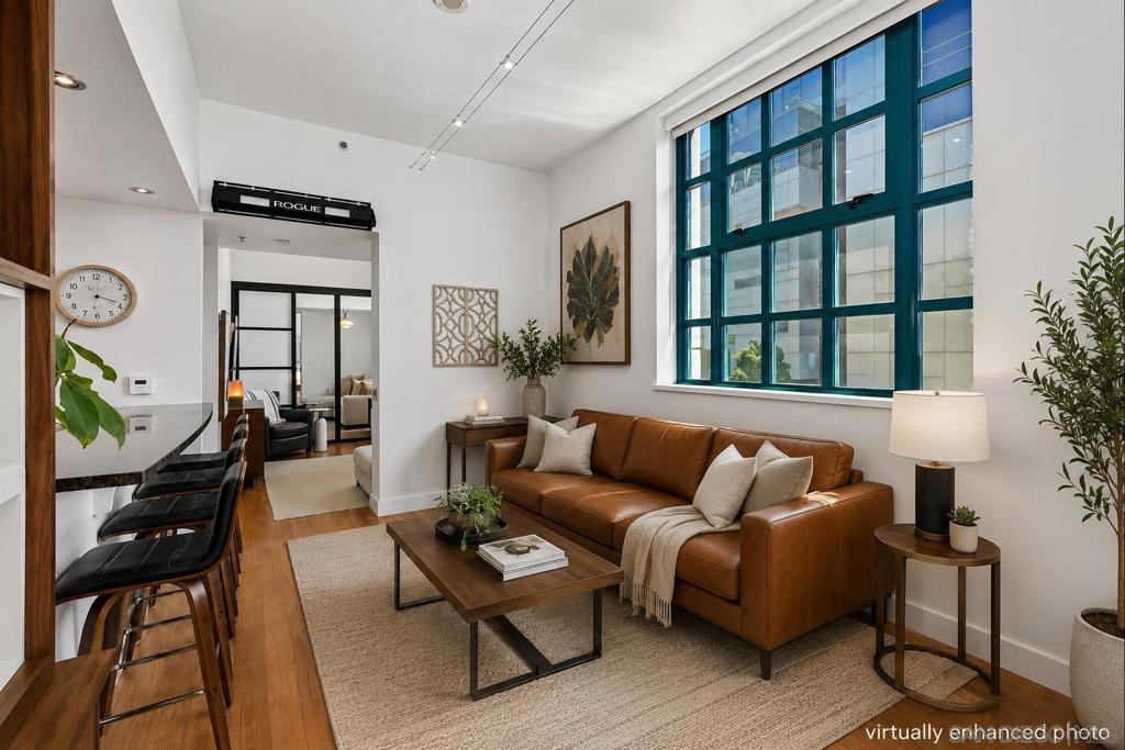 700 W E St St