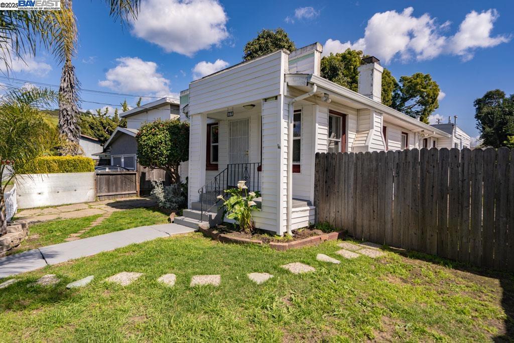 1161 Westbay Ave