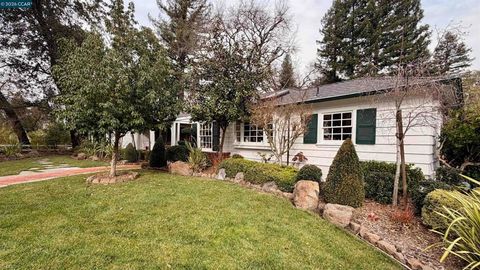 Photo of 16 Wood Ct Ct, Alamo, CA 94507 (MLS # 41122028)