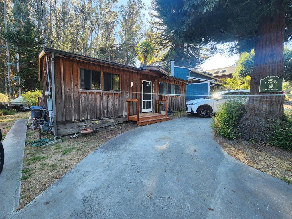 Archetypal California beach house! Very short walk to New Brighton and Pot Belly Beaches. Private, secluded, and little-know intimate neighborhood tucked in to New Brighton State Park and beaches. Homes in this neighborhood don't come on the market often -- people rarely want to give up the beach lifestyle.