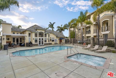 Photo of 1708 Tanager Street #1-202, Ventura, CA 93003 (MLS # 26644649)