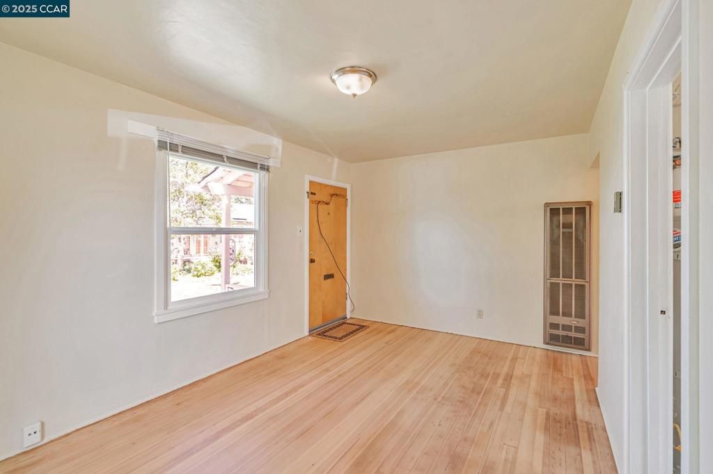 listing image 130722928230253087703