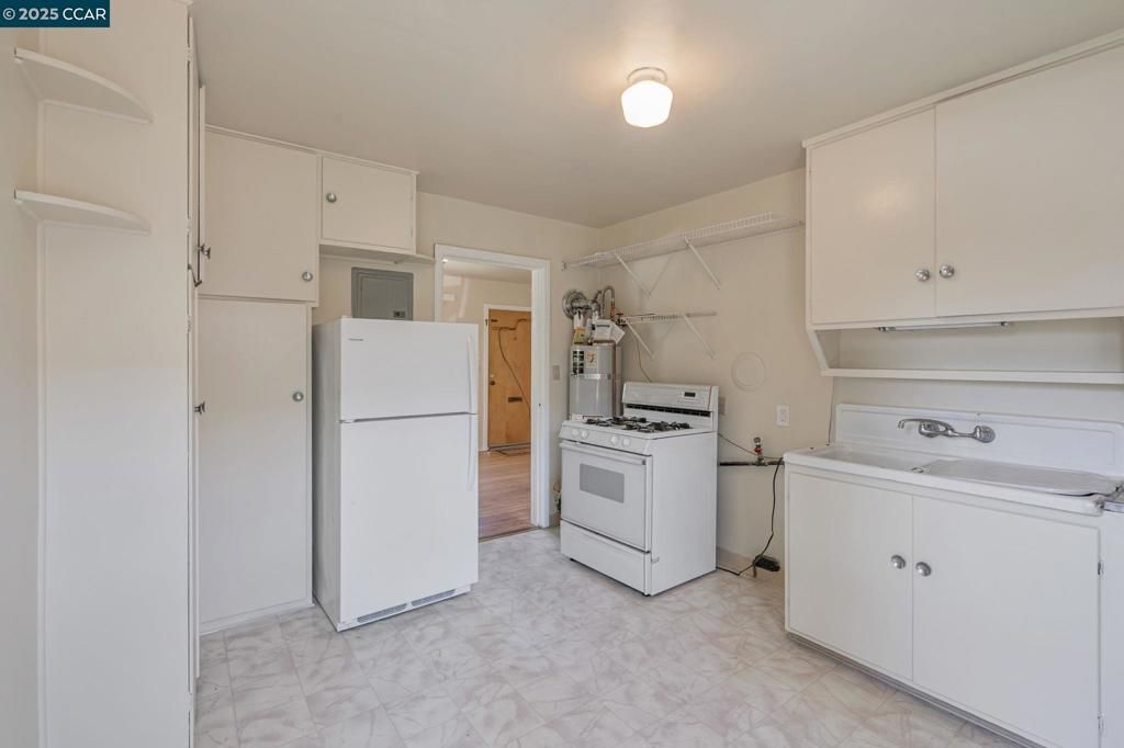 listing image 130722394210769996015
