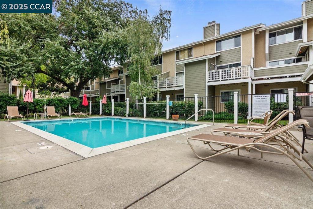 CARRIAGE SQUARE - Residential