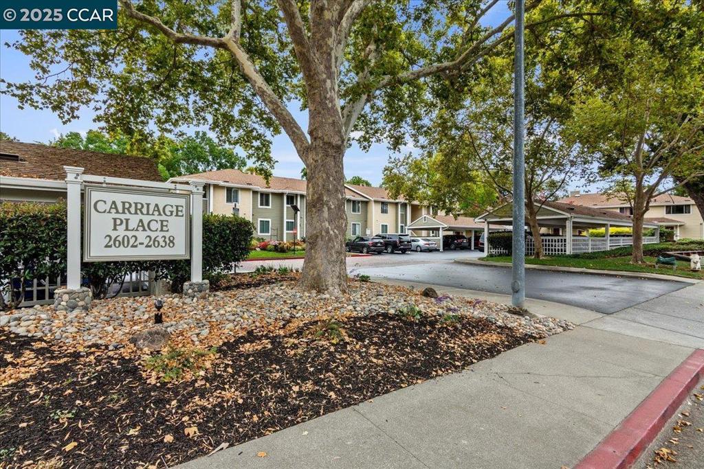 CARRIAGE SQUARE - Residential