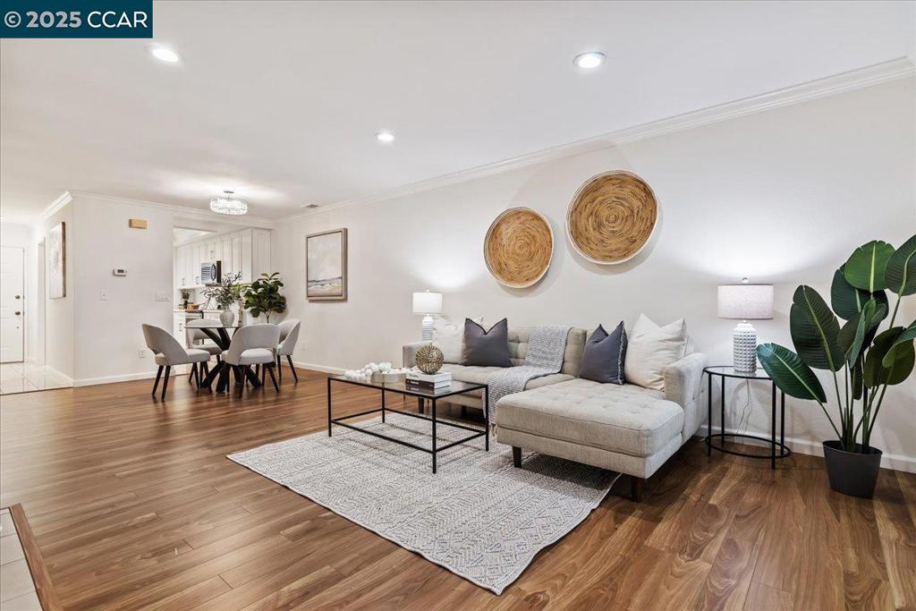 CARRIAGE SQUARE - Residential