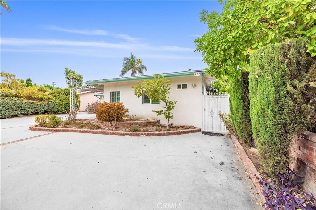 9224 9226 N Gothic Avenue