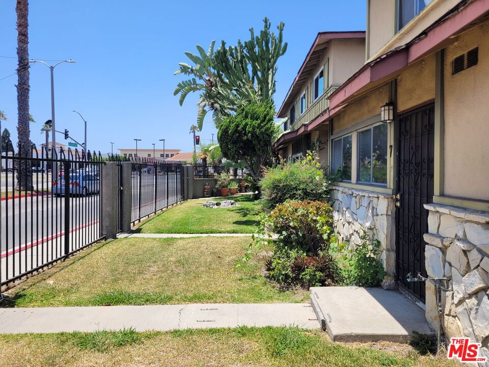 7 Scottsdale Drive