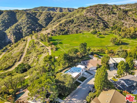 Tiny photo for 16608 Park Lane Circle, Los Angeles, CA 90049 (MLS # 25628417)