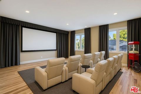 Tiny photo for 16608 Park Lane Circle, Los Angeles, CA 90049 (MLS # 25628417)