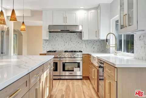 Tiny photo for 16608 Park Lane Circle, Los Angeles, CA 90049 (MLS # 25628417)