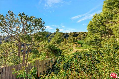 Tiny photo for 16608 Park Lane Circle, Los Angeles, CA 90049 (MLS # 25628417)