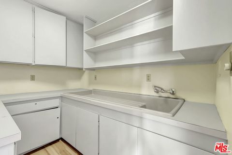 Tiny photo for 16608 Park Lane Circle, Los Angeles, CA 90049 (MLS # 25628417)