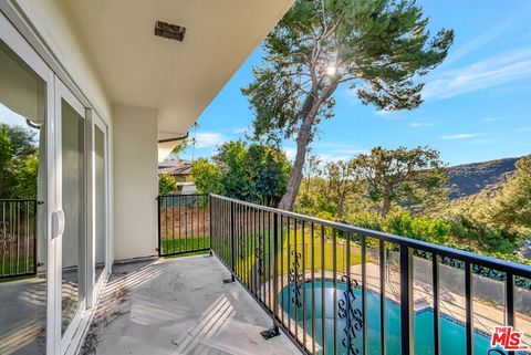 Tiny photo for 16608 Park Lane Circle, Los Angeles, CA 90049 (MLS # 25628417)