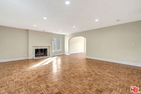 Tiny photo for 16608 Park Lane Circle, Los Angeles, CA 90049 (MLS # 25628417)