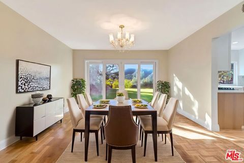 Tiny photo for 16608 Park Lane Circle, Los Angeles, CA 90049 (MLS # 25628417)