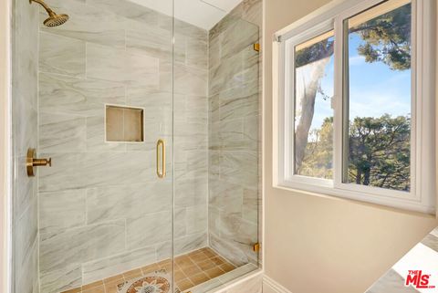 Tiny photo for 16608 Park Lane Circle, Los Angeles, CA 90049 (MLS # 25628417)