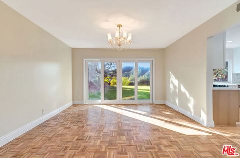 Tiny photo for 16608 Park Lane Circle, Los Angeles, CA 90049 (MLS # 25628417)