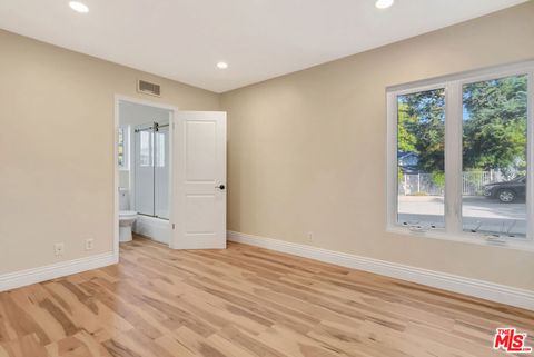 Tiny photo for 16608 Park Lane Circle, Los Angeles, CA 90049 (MLS # 25628417)