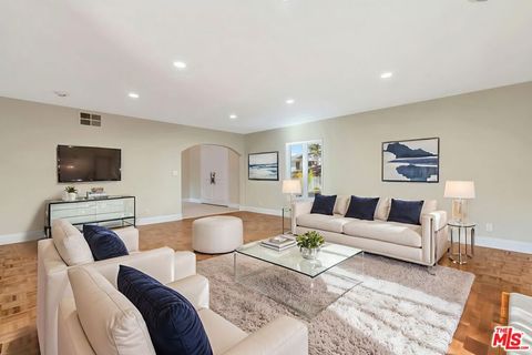 Tiny photo for 16608 Park Lane Circle, Los Angeles, CA 90049 (MLS # 25628417)