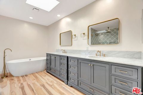 Tiny photo for 16608 Park Lane Circle, Los Angeles, CA 90049 (MLS # 25628417)