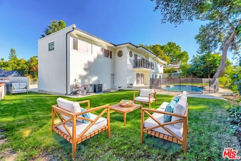 Tiny photo for 16608 Park Lane Circle, Los Angeles, CA 90049 (MLS # 25628417)