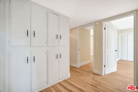 Tiny photo for 16608 Park Lane Circle, Los Angeles, CA 90049 (MLS # 25628417)