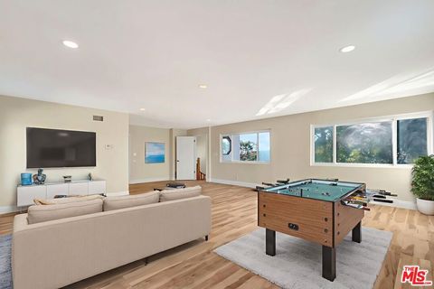 Tiny photo for 16608 Park Lane Circle, Los Angeles, CA 90049 (MLS # 25628417)