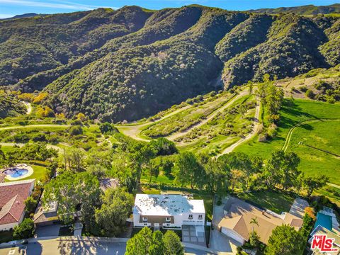 Tiny photo for 16608 Park Lane Circle, Los Angeles, CA 90049 (MLS # 25628417)