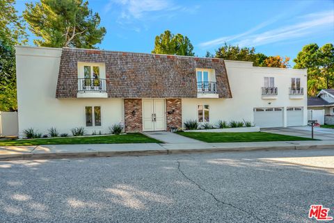 Photo of 16608 Park Lane Circle, Los Angeles, CA 90049 (MLS # 25628417)