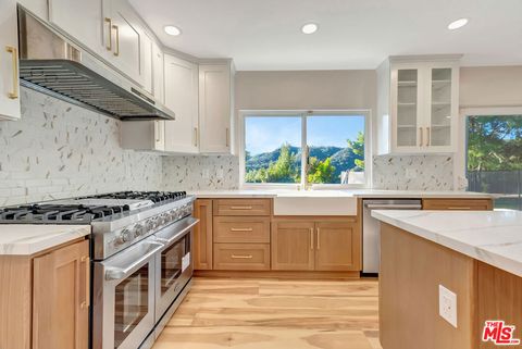 Tiny photo for 16608 Park Lane Circle, Los Angeles, CA 90049 (MLS # 25628417)