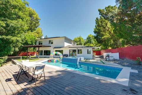 Photo of 4833 Dunman Avenue, Woodland Hills, CA 91364 (MLS # 225005952)