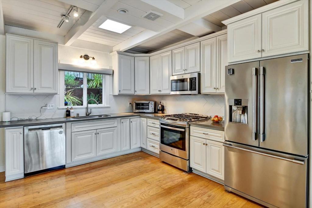 2323 Mastlands Drive