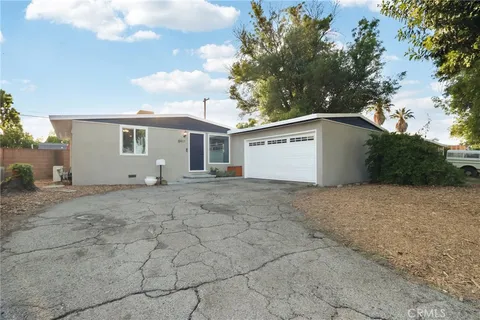 8411 Mammoth Avenue, Panorama City, CA 91402 - MLS#: SR26105167