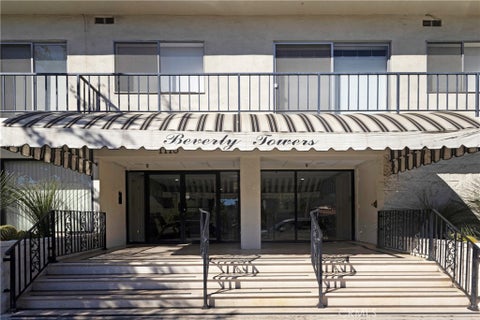 Photo of 1115 S Elm Drive #Ph8, Los Angeles, CA 90035 (MLS # SR26228033)