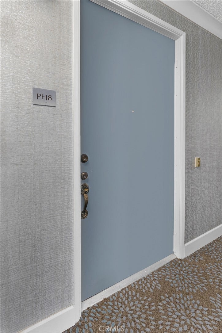 Photo of 1115 S Elm Drive #Ph8, Los Angeles, CA 90035 (MLS # SR26228033)